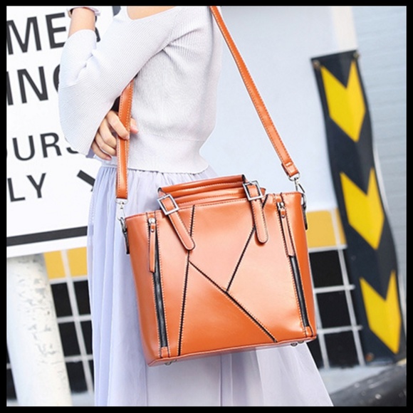 NEW CHAVA Tote Crossbody - Picture 5 of 8